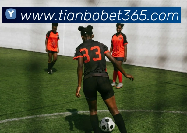 小莫布里上半场表现抢眼轻松斩获双十数据助球队争胜